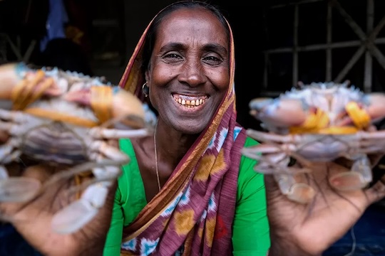 Oshima-Halder-showcases-her-crab-harvest-symbolizing-womens-empowerment-and-climate-resilience-in-coastal-Khulna